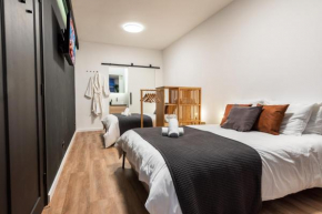 New Pearl of Scheveningen Black Swan beach a Family loft The Hague 180A